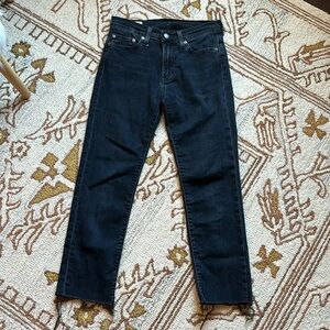 💙LEVIS Dark Wash Cropped Denim Pants